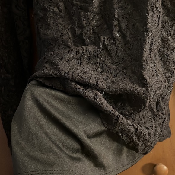 Layered long sleeve lace top - Picture 4 of 8